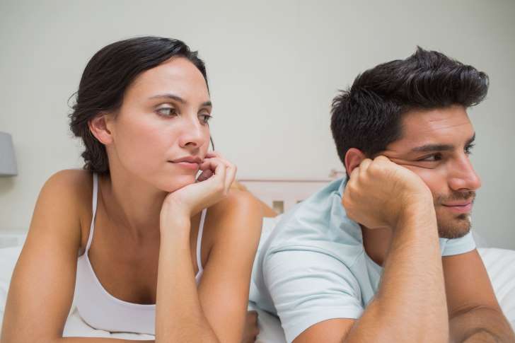 This image has an empty alt attribute; its file name is couple-bored.jpg